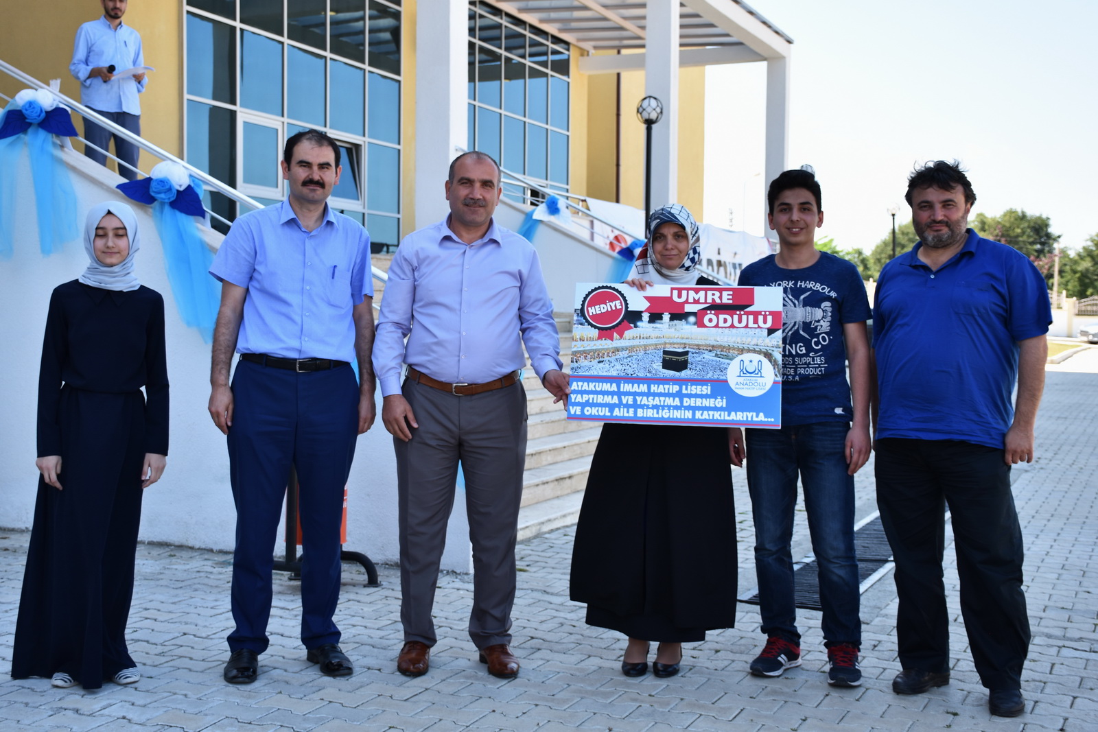 Atakum Anadolu İmam Hatip Lisesi Başarılı Öğrencisine Umre Hediye Etti