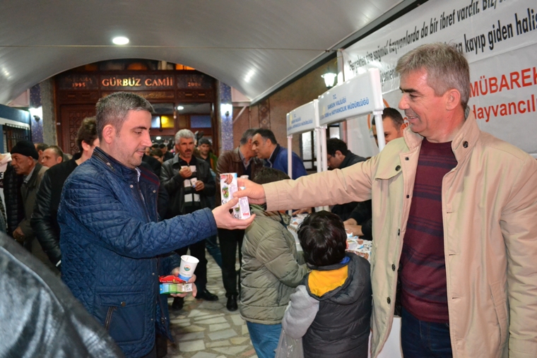 Miraç Kandili Dolayısıyla Süt Dağıtımı Yapıldı