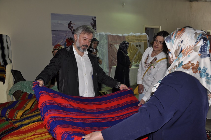 Ayvacık İlçesi Halk Eğitim Merkezinden Yıl Sonu Sergisi