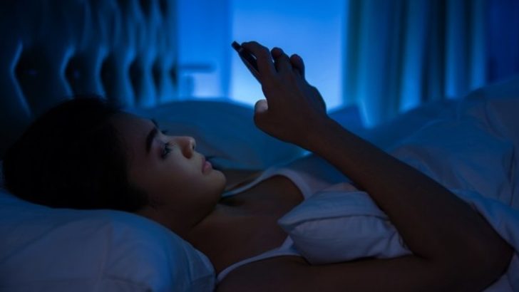Sakın Cep telefonuyla uyumayın çünkü ..!