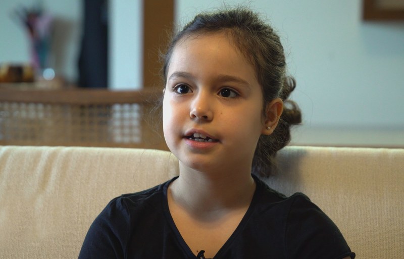 8 YAŞINDA MUTLULUKTAN HAVALARA UÇTU!