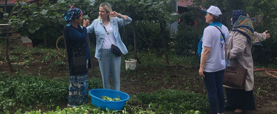 Selen Gülhan Çam, “Üretmeye mecburuz’