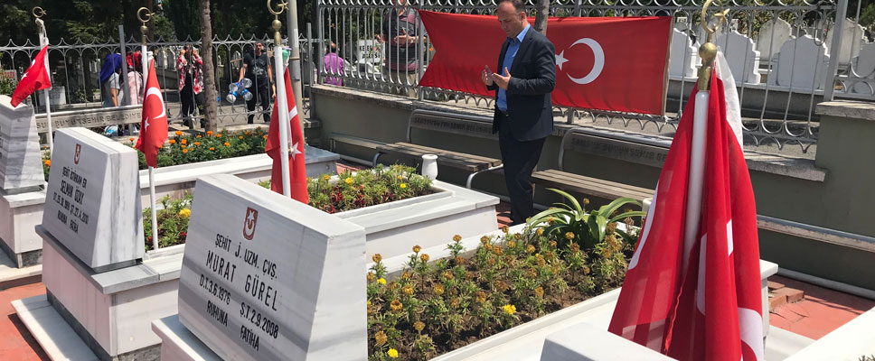 AKCAGÖZ, ŞEHİTLER İÇİN DUA ETTİ
