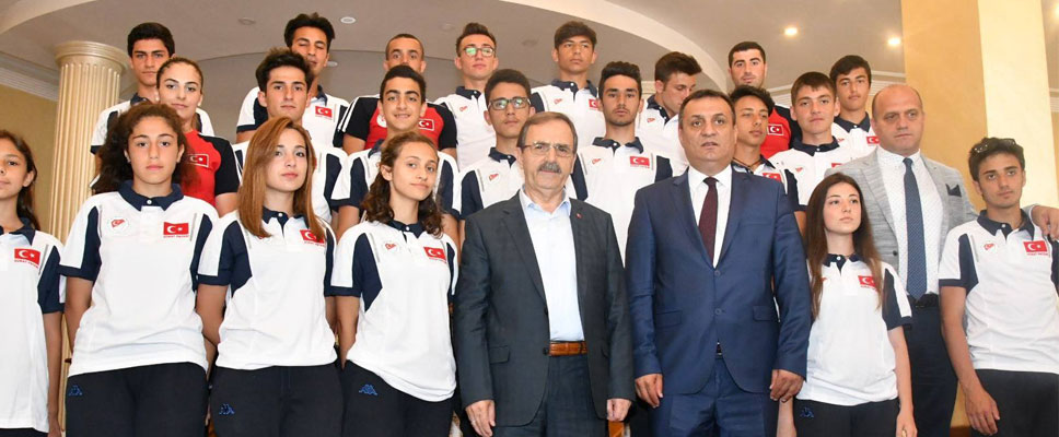 Zihni Şahin: Spora ve sporcuya her zaman destekçiyiz