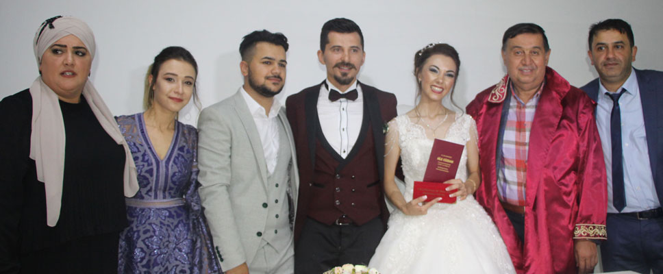 Başkan İkiz Yeğenin Nikahını Kıydı