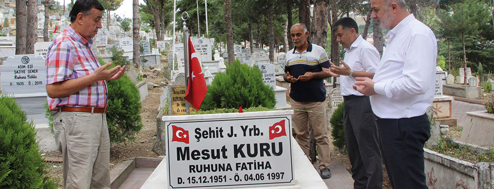 Havza Belediyesi Gül Suyu ve Çikolata İkram Etti