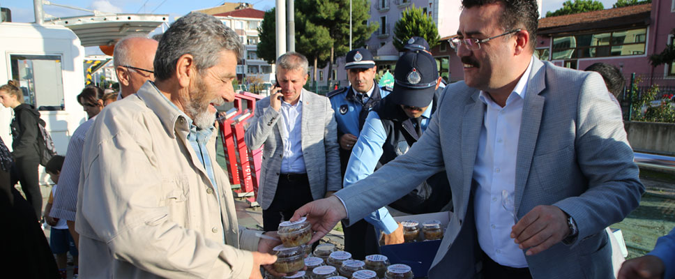 Atakum’ da aşure dağıtıldı