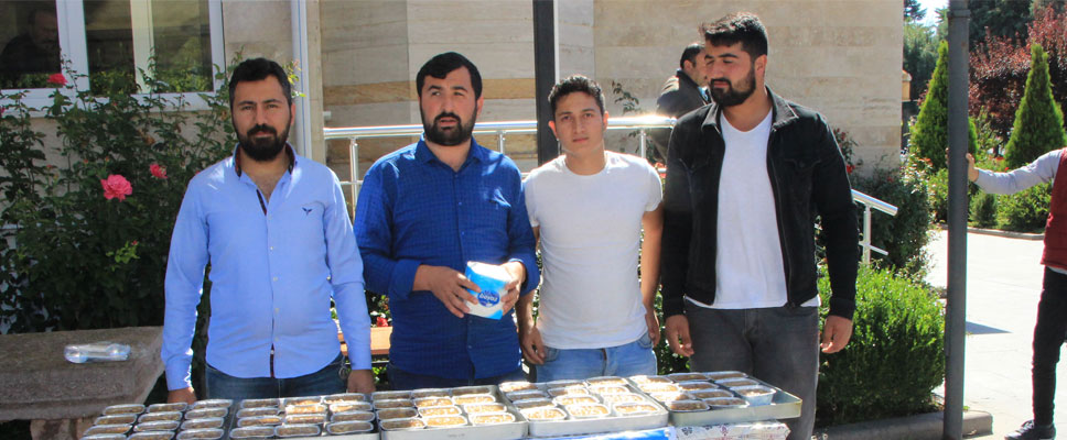 Ak Gençlik Aşure Dağıttı