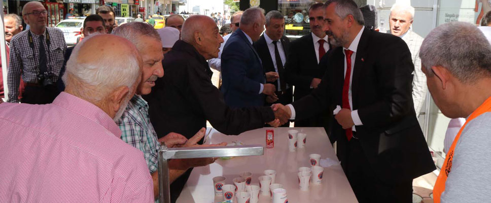 BAŞKAN KILIÇ, GAZİLER GÜNÜNDE LOKMA DAĞITTI