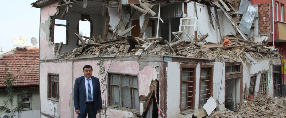 Havza’da metruk binalar yıkılıyor