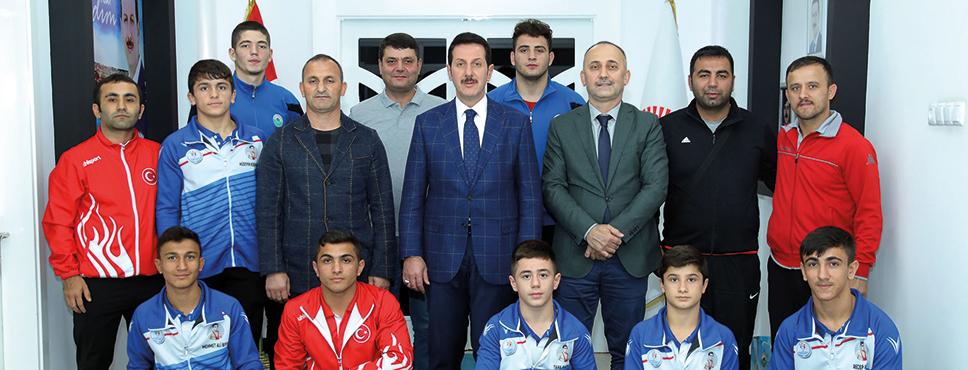 BAŞKAN TOK ŞAMPİYONLARI AĞIRLADI