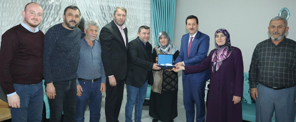 CUMHUR İTTİFAKI ADAYI TOK EV ZİYARETLERİNE DEVAM EDİYOR