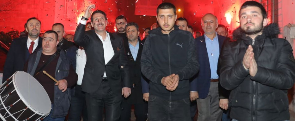 Ev Ziyareti Mitinde Dönüştü