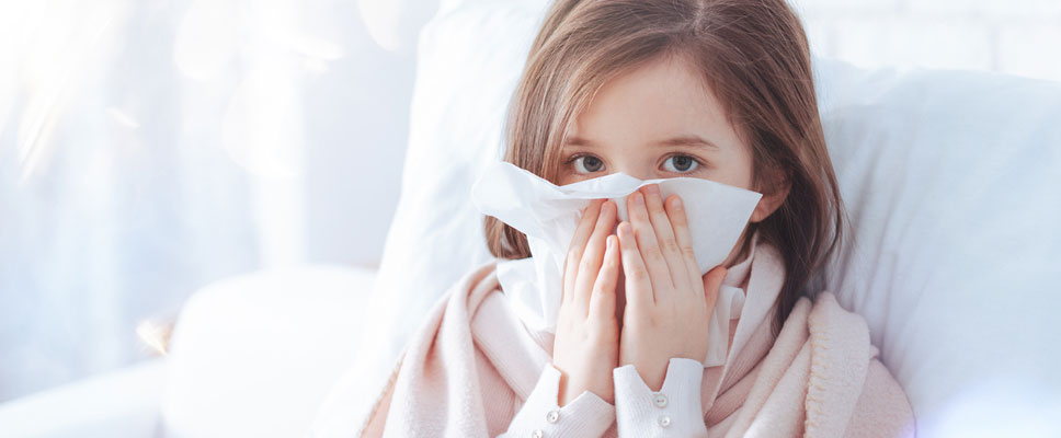 SİGARA SAMAN NEZLESİ RİSKİNİ ARTIRIYOR!