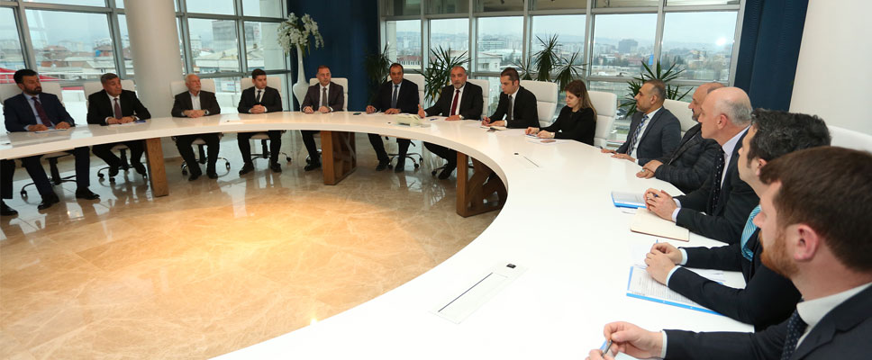 Sandıkçı ekibiyle tanıştı