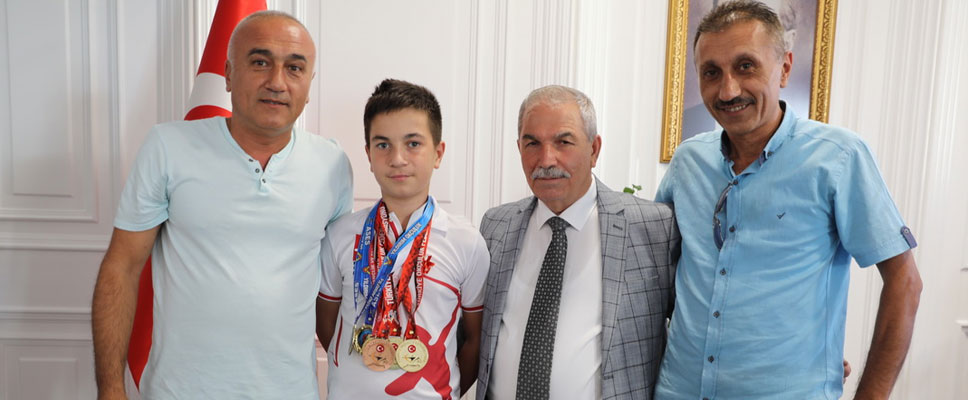 Başkan Demirtaş Şampiyonu Altınla Ödüllendirdi