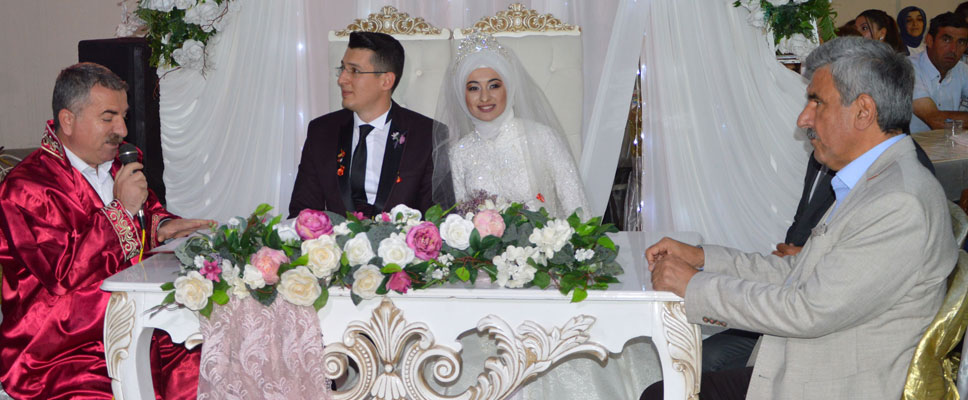 Özdemir nikah kıydı Edis Şahit oldu