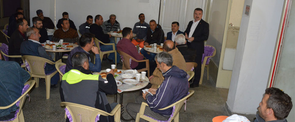 Başkan Özdemir İşçilerle Kahvaltı Yaptı
