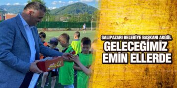 Başkan Akgül Yaz Futbol Kursu Öğrencilerini Ziyaret Etti