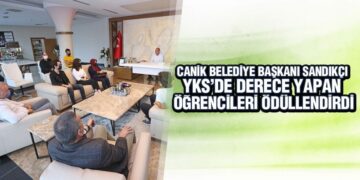 Başkan Sandıkçı YKS’de Derece Yapan Öğrencileri Ödüllerdi