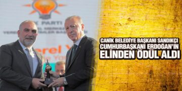 Başkan Sandıkçı Cumhurbaşkanı Erdoğan’ın Elinden Ödül Aldı