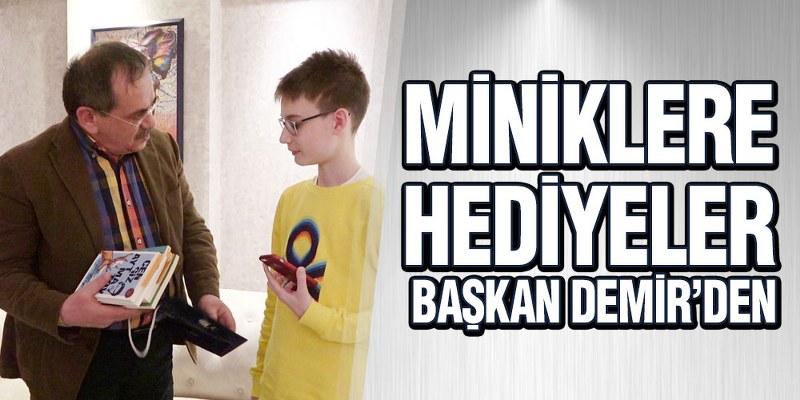 Miniklere Hediyeler Başkan Demir’den