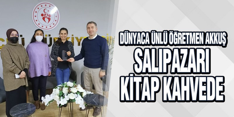 Dünyaca Ünlü Öğretmen Akkuş Salıpazarı Kitap Kahvede